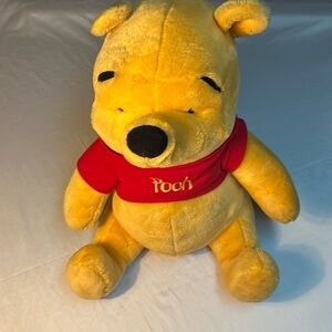 2005 Walt Disney Winnie the pooh plush